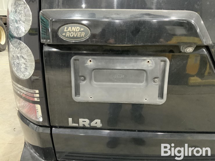 2016-land-rover-lr4-image-19