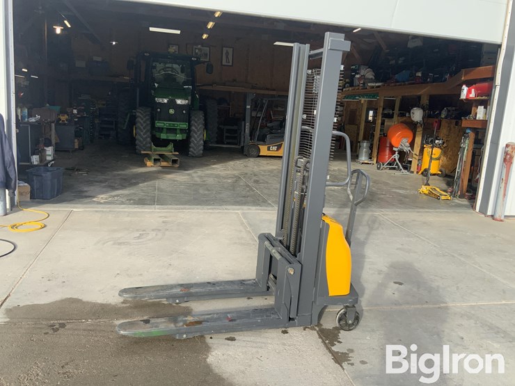 2200lb-electric-pallet-mover-image-8