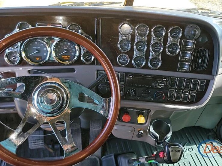 2016-peterbilt-389-image-23