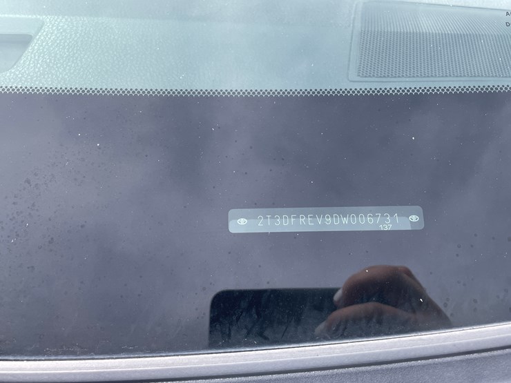 2013-toyota-rav4-image-24