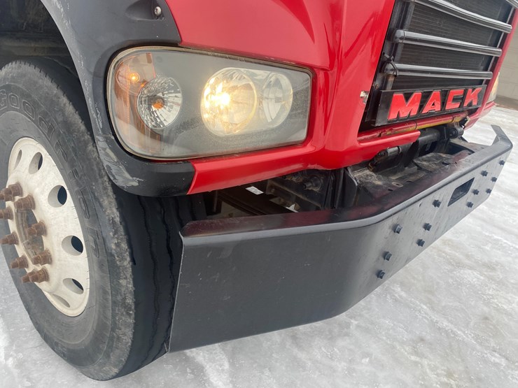 #302-•-2009-mack-gu713-semi-tractor-(has-wi-title)-(mosinee,-wi)-image-29