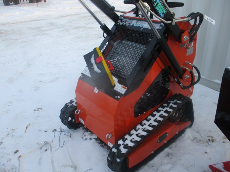 #6590-•-future-ft36c-mini-skid-steer-13.5hp-gasoline-engine,-electric-start-open-operator-station,-40-in-bucket,-1985#,-770#-max-lifting-force-image-2