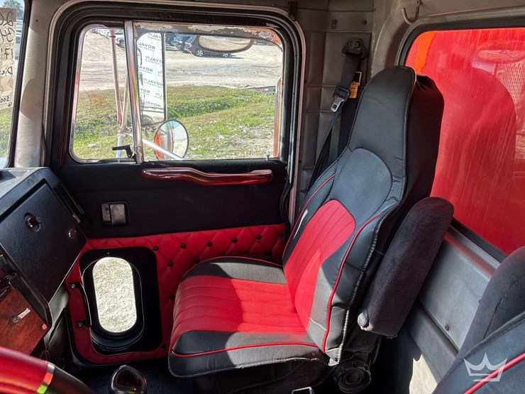 2000-peterbilt-378-image-30