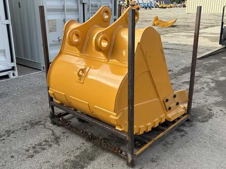 caterpillar-320-image-3