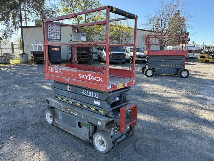 2013-skyjack-sjiii3219-image-4