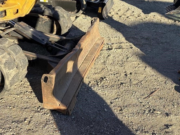 2017-caterpillar-305.5e2-cr-image-14