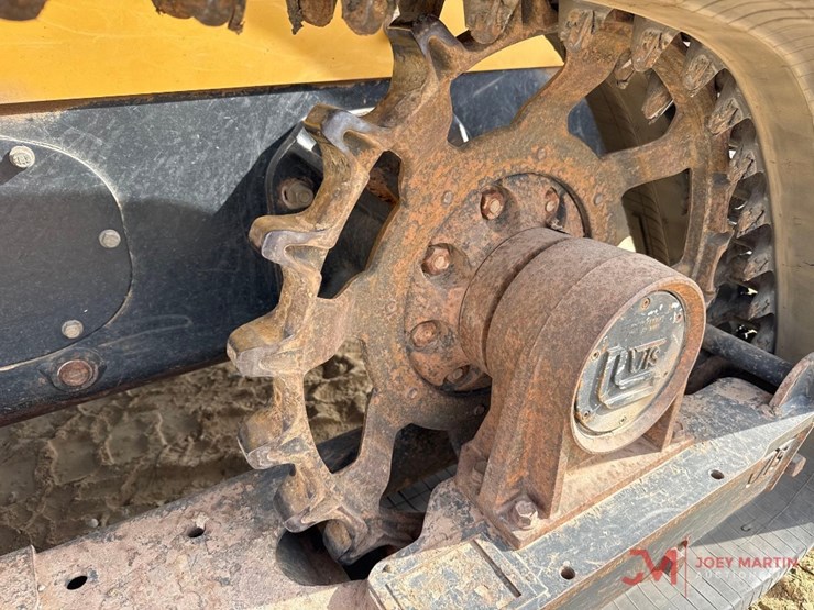 caterpillar-246b-image-10