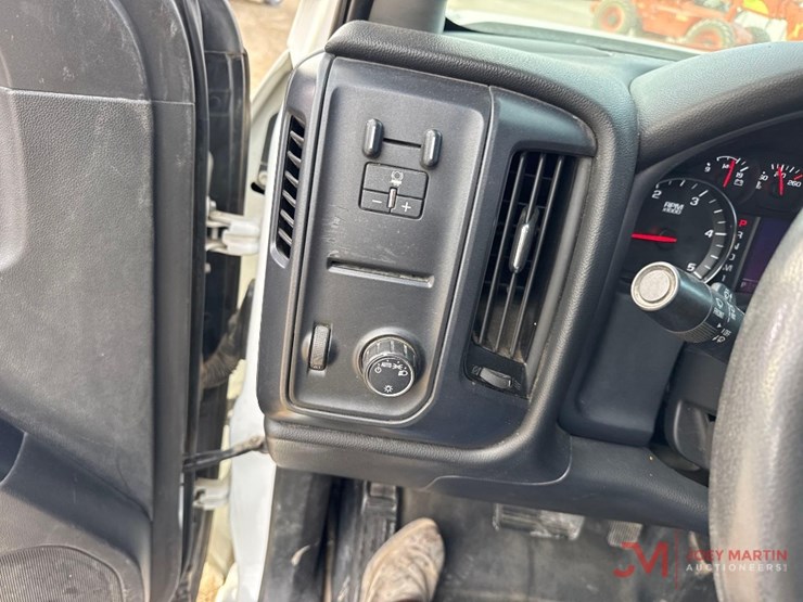 2016-chevrolet-silverado-3500-image-43