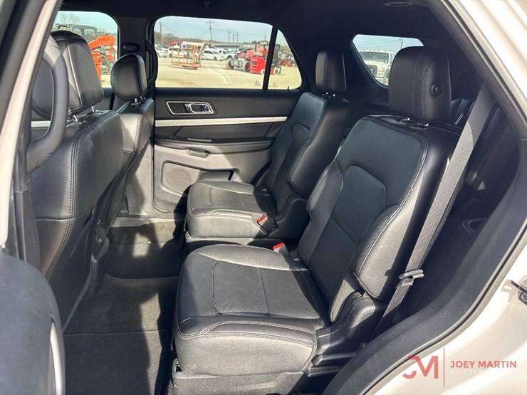 2017-ford-explorer-xlt-image-18