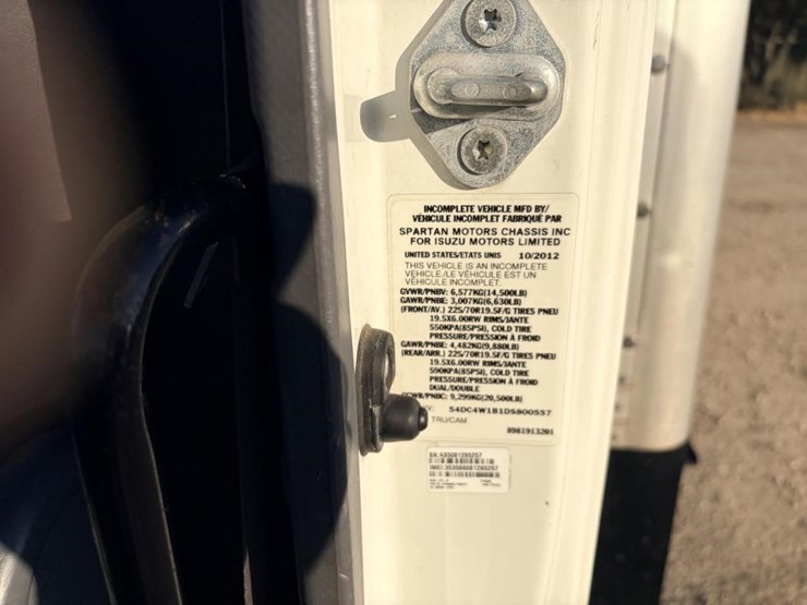 2013-isuzu-npr-image-20