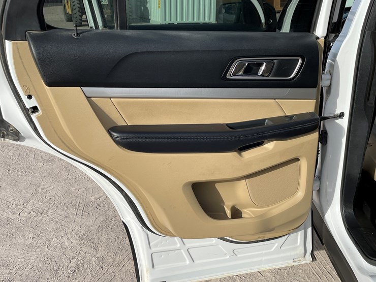 2017-ford-explorer-image-59