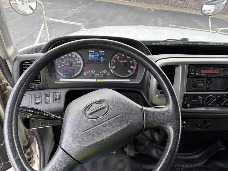 2016-hino-box-truck-image-16