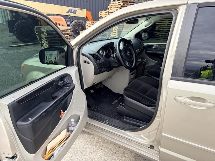 2016-dodge-grand-caravan-image-11