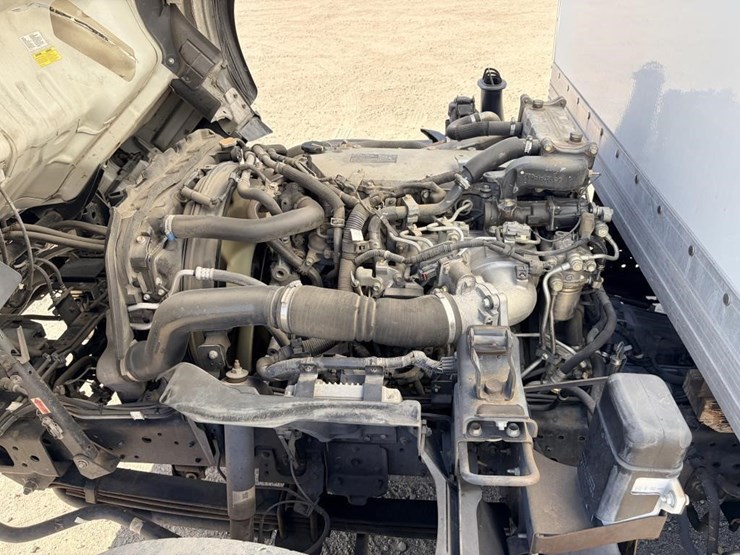 2017-isuzu-nrr-image-12