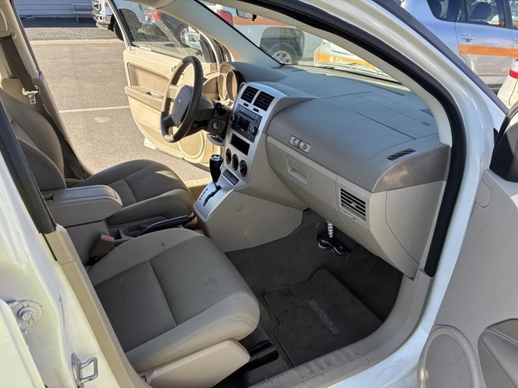 2009-dodge-caliber-image-8