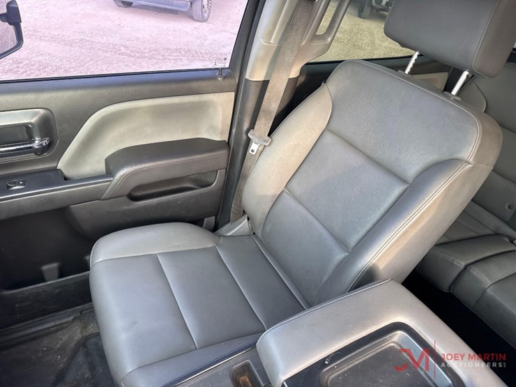 2016-chevrolet-silverado-3500-image-35