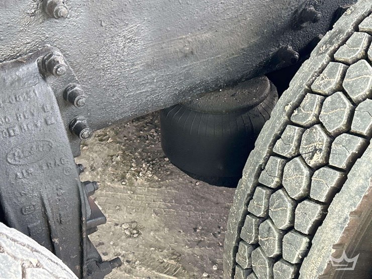 2004-peterbilt-357-image-23