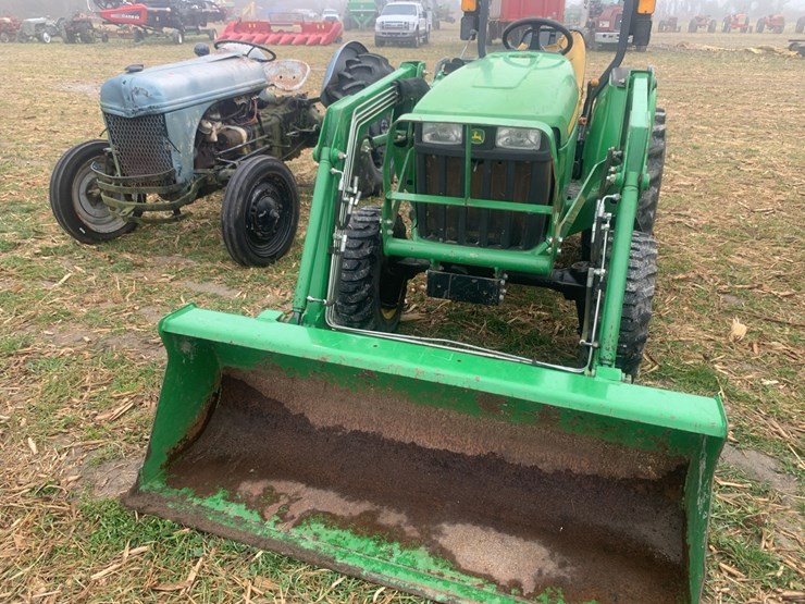 john-deere-3032e-image-3