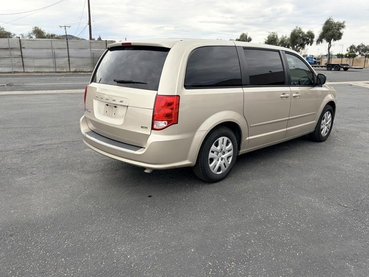 2015-dodge-caravan-image-3