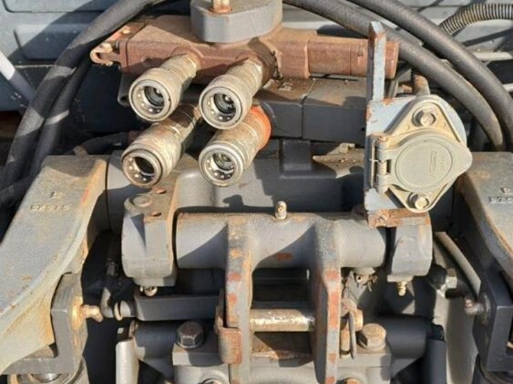 kubota-la1353-image-12