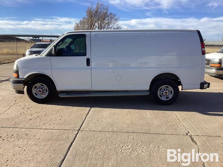 2017-gmc-2500-image-8