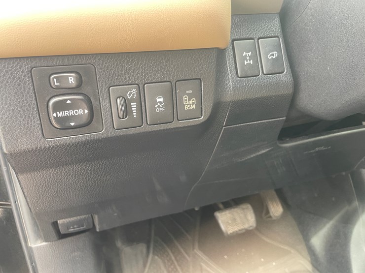 2013-toyota-rav4-image-49