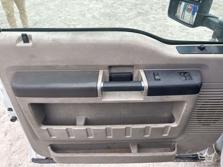 2008-ford-f550-image-18