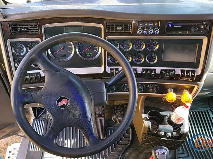 2020-kenworth-w900-image-23