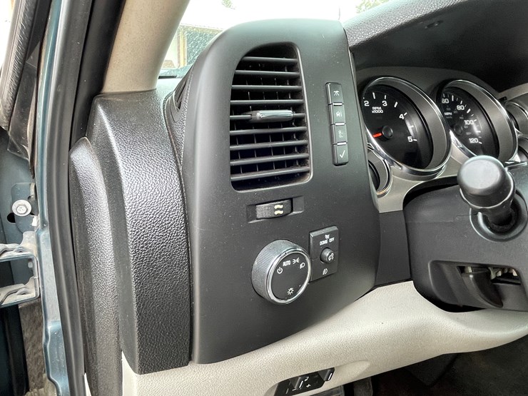 2011-chevrolet-silverado-2500hd-lt-image-61