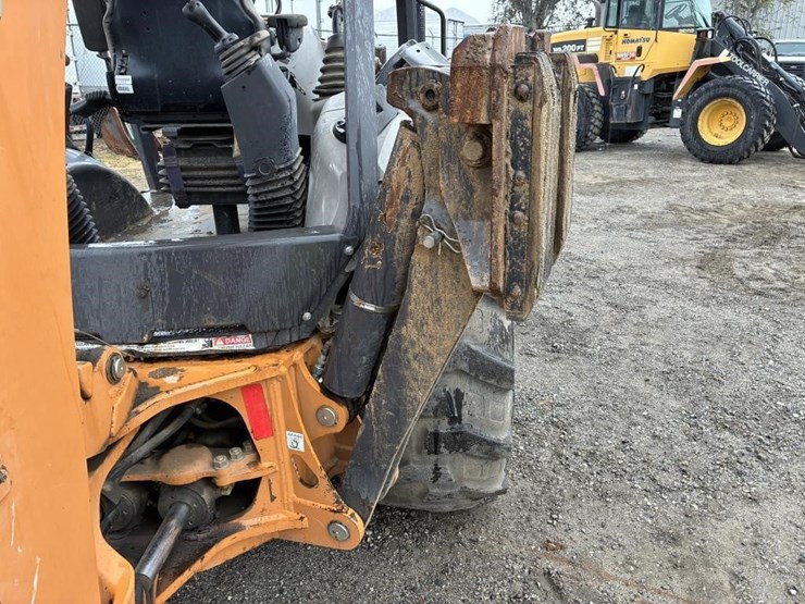 2019-case-580sn-image-17