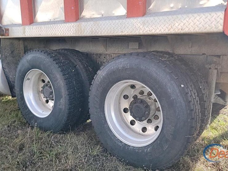 2016-peterbilt-579-image-11