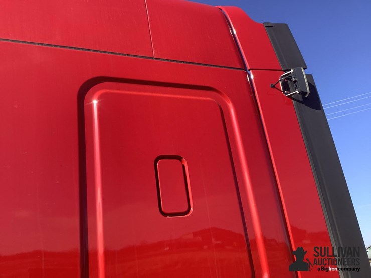 2018-freightliner-cascadia-125-image-12