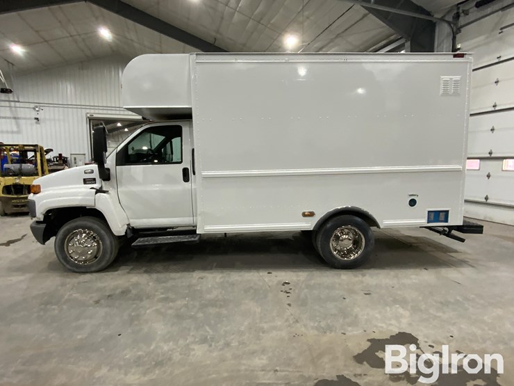 2009-gmc-topkick-image-8