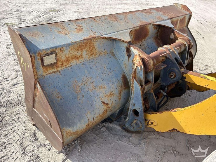 2004-deere-324h-image-16