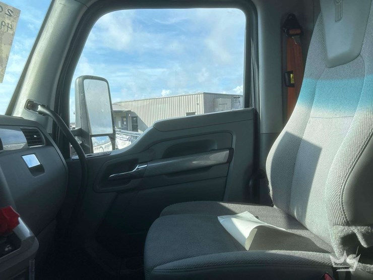 2016-kenworth-t680-image-19