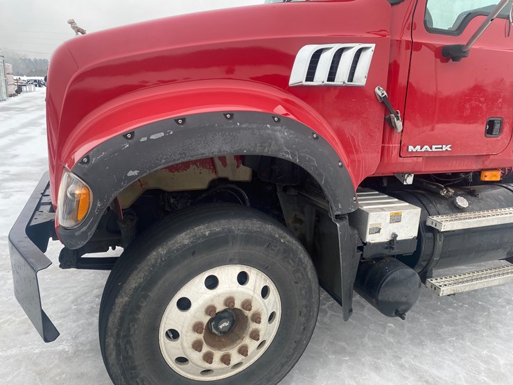 #302-•-2009-mack-gu713-semi-tractor-(has-wi-title)-(mosinee,-wi)-image-17