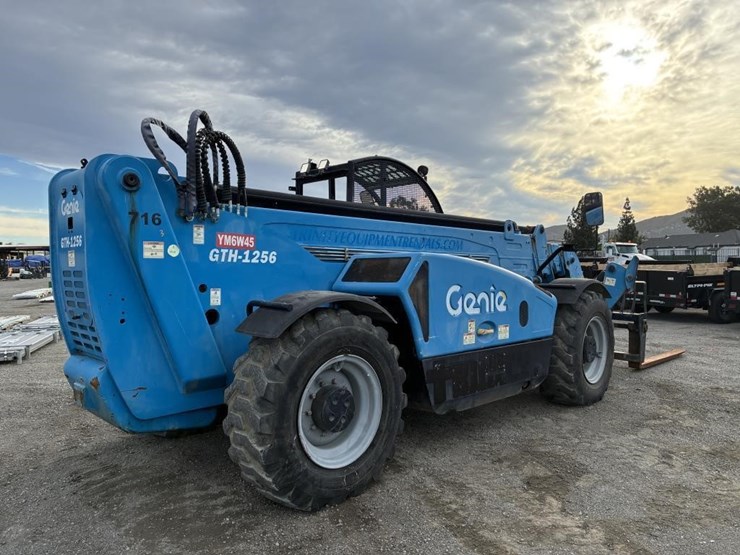 2015-genie-gth-10telescopic-reach-lift-image-3