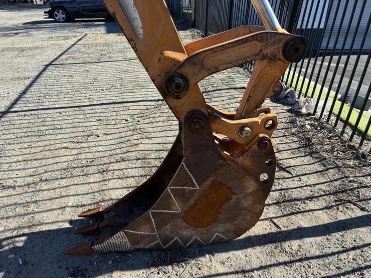 2004-case-580m-image-12