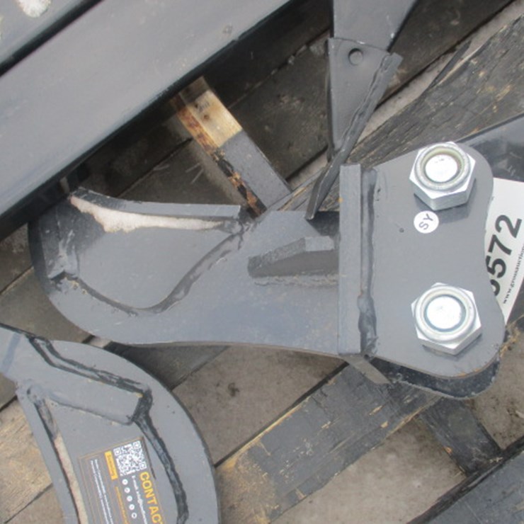 #6572 • MINI Ripper Applicable product:excavator Excavator tonnage:1-1.5T excavator Applicable to various sites such as crushing and splitting of hard soil, sub hard stones, and weathered stones Pin size:25mm Wheelbase :90mm Opening size :90mm