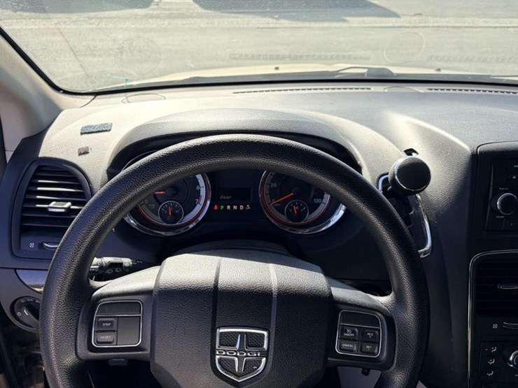 2016-dodge-caravan-image-14