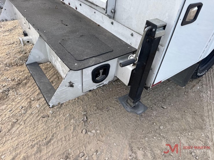 2016-chevrolet-silverado-3500-image-17