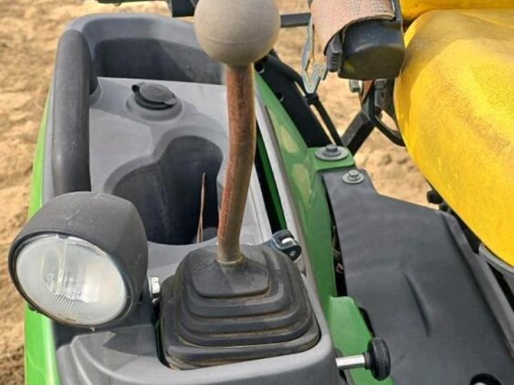 2017-john-deere-1025-image-21