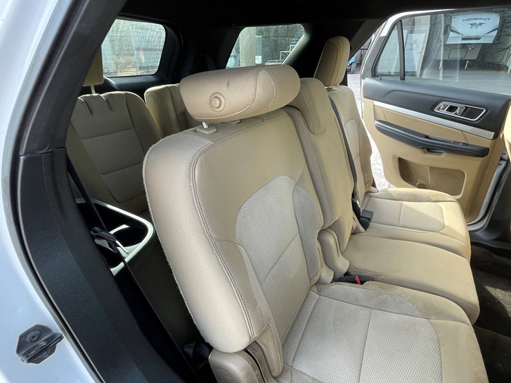 2017-ford-explorer-image-108