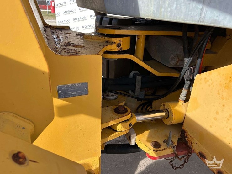 2004-deere-324h-image-18