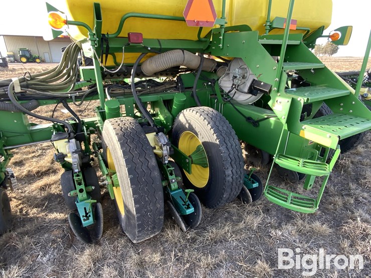 2010-john-deere-1770nt-ccs-image-12