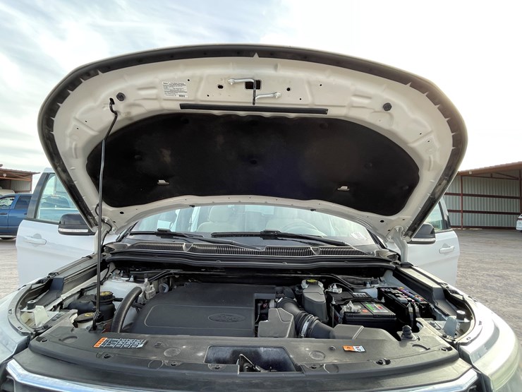 2017-ford-explorer-image-135