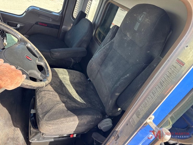 2013-kenworth-t800-image-35