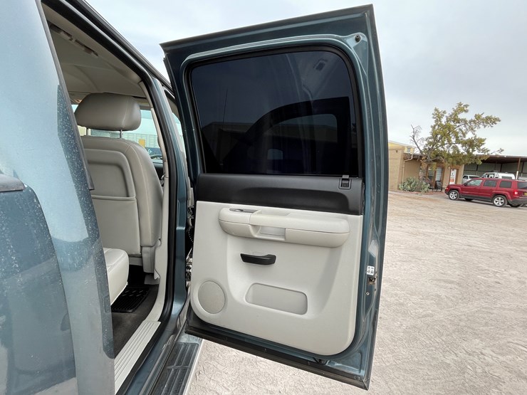 2011-chevrolet-silverado-2500hd-lt-image-98