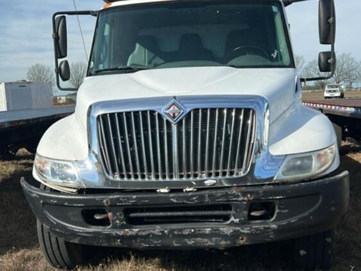 2004-international-durastar-4300-image-5
