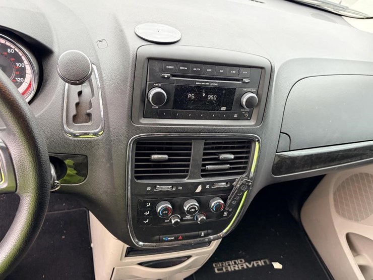 2015-dodge-caravan-image-13